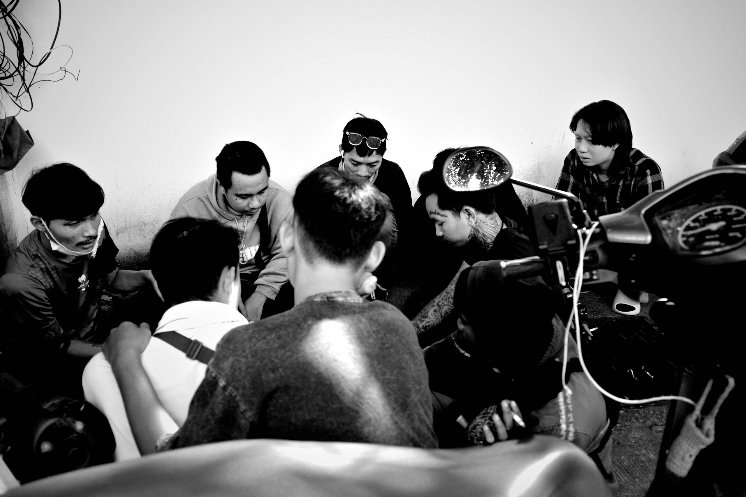 An illustration showing chaotic digital tools and disorganized communication channels.