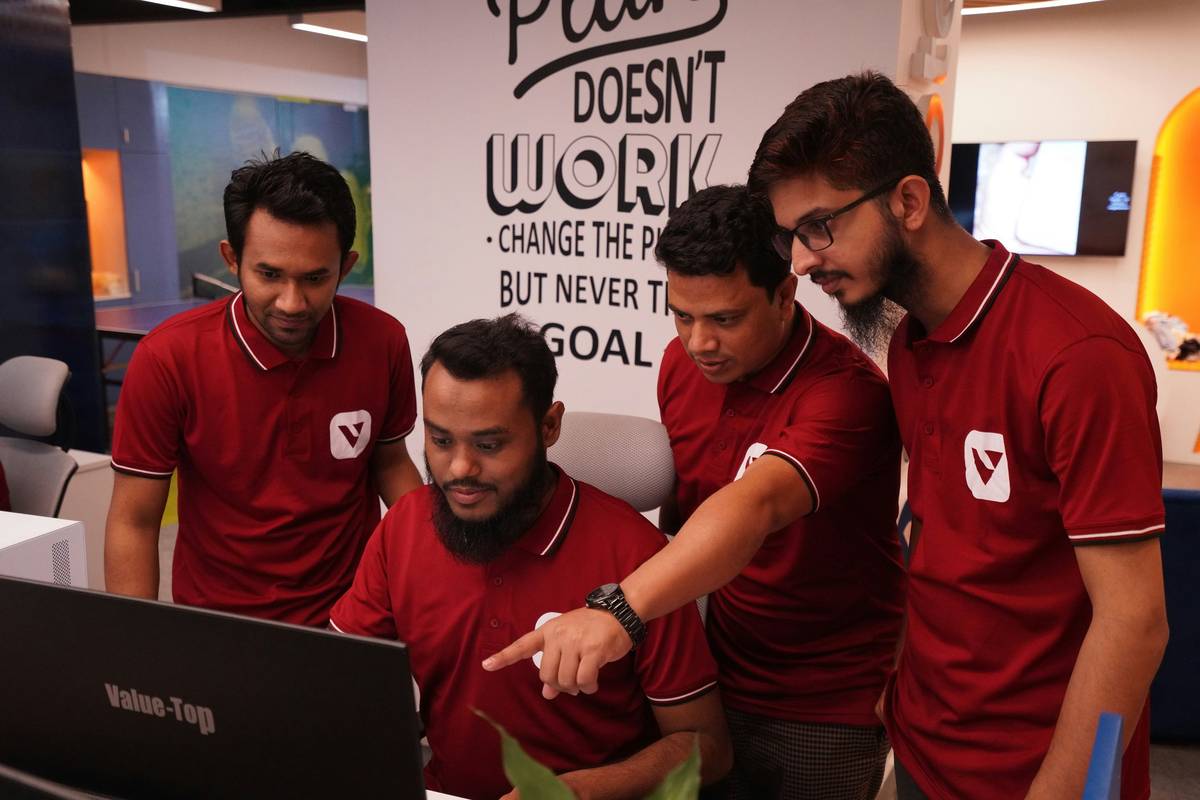 Illustration showing potential security vulnerabilities in collaborative cloud environments.