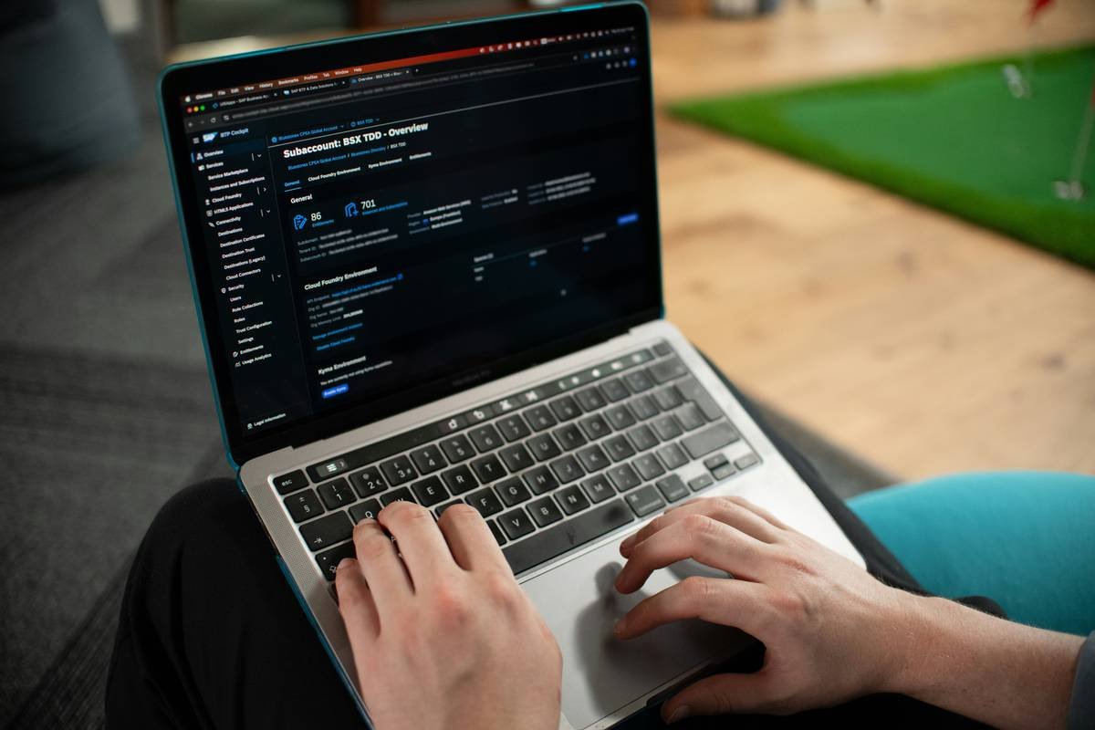 What Are the Services Provided by Cloud Services in a Community Cloud Model?