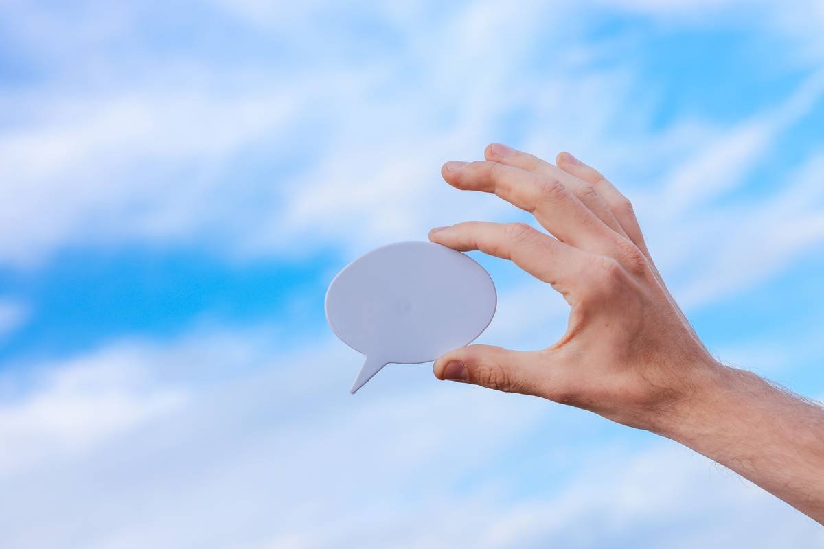 Diagram showing community cloud vs public, private, and hybrid cloud models with emphasis on shared compliance among sector-specific organizations